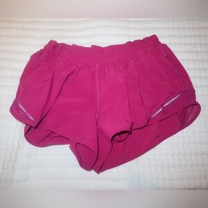 Lululemon Hotty Hot shorts 2.5” Size 8